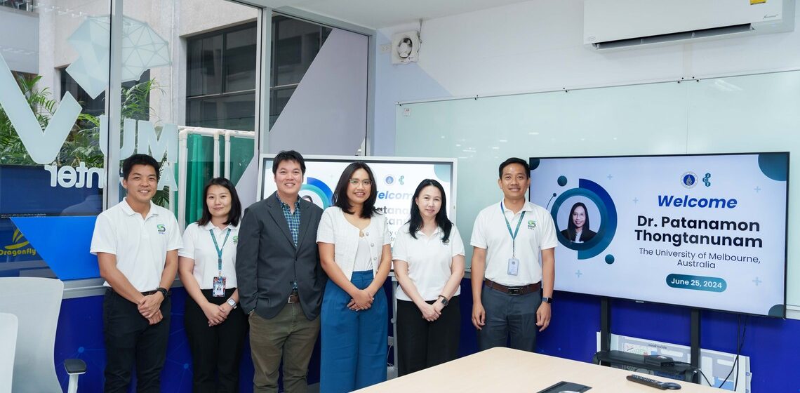 คณะ ICT ม.มหิดล (ICT Mahidol) ให้การต้อนรับอาคันตุกะจากเครือรัฐออสเตรเลีย ในโอกาสเข้าเยี่ยมชมคณะ ประชุมหารือความร่วมมือทางด้านวิชาการและการวิจัย พร้อมจัดบรรยายพิเศษในหัวข้อ “Uncovering Hidden Challenges: Designing Data-Driven Solutions for Real-World Software Engineering”