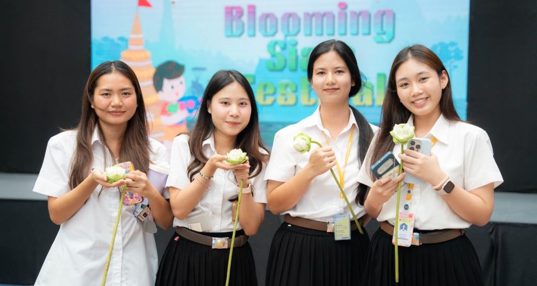 นักศึกษาทุนกิจกรรมคณะ ICT ม.มหิดล (ICT Mahidol) จัดกิจกรรมสืบสานประเพณีไทย “ICT x DST Blooming Siam Festival”