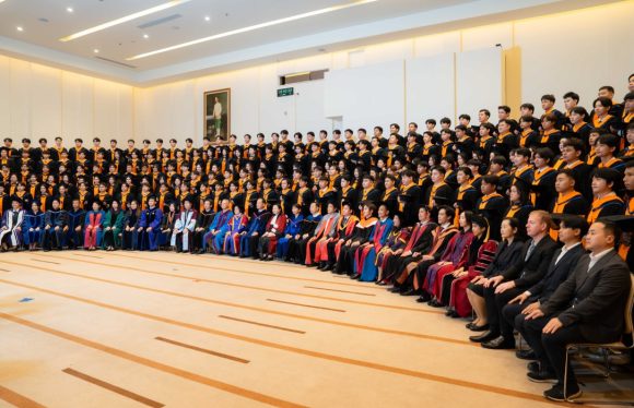 คณะ ICT ม.มหิดล (ICT Mahidol) จัดพิธีฝึกซ้อมรับพระราชทานปริญญาบัตร ปัจฉิมนิเทศ และถ่ายภาพหมู่ครุยวิทยฐานะ แก่ผู้สำเร็จการศึกษา ประจำปีการศึกษา 2568