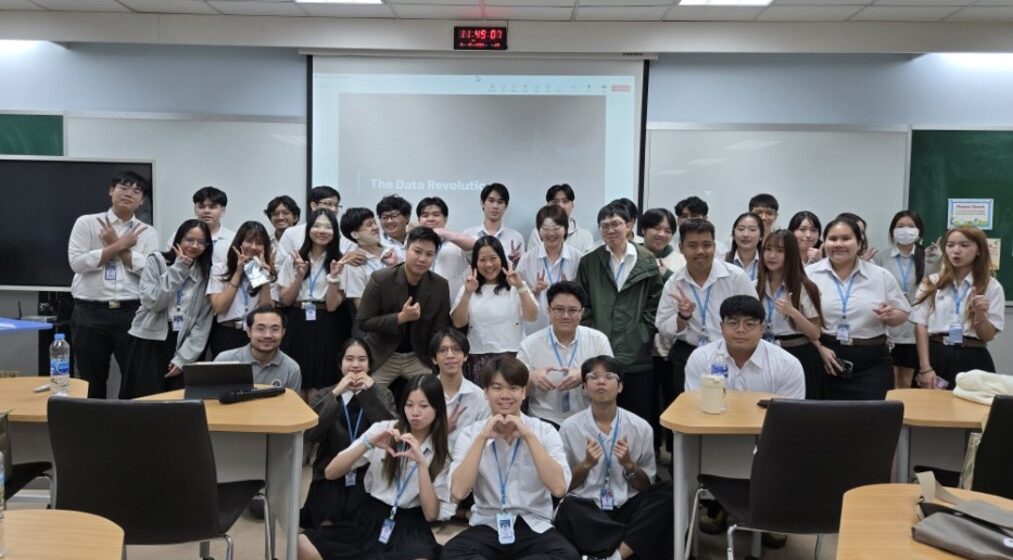 15.10.2025_ITCS495_Data Analytics & Data Engineer and project feedback session_CV ICT Mahidol hosted a special lecture on “Data Analytics & Data Engineer” and project feedback session